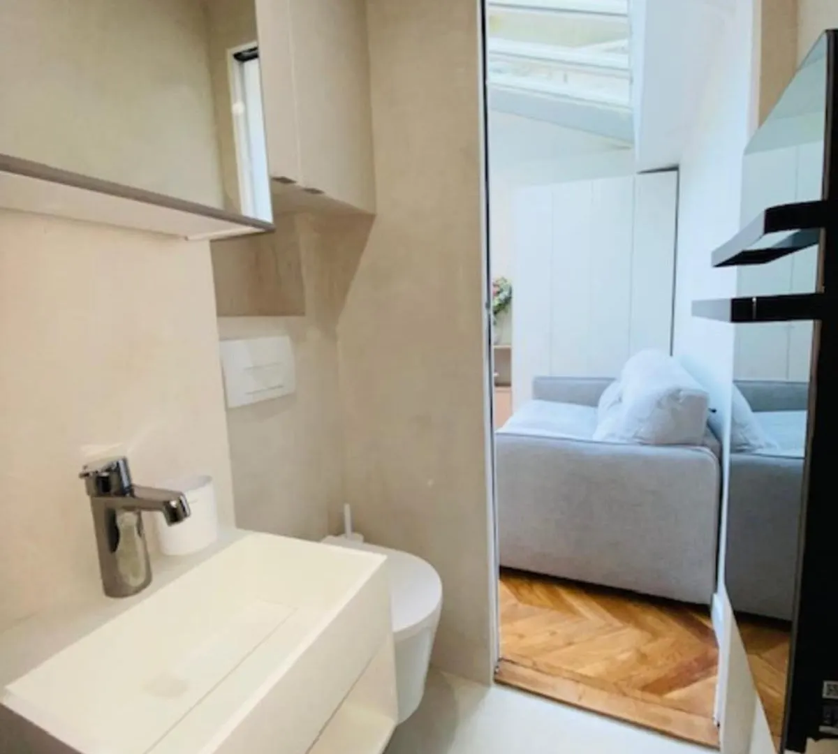 Warm 18M Ideal For Couple In Paris France