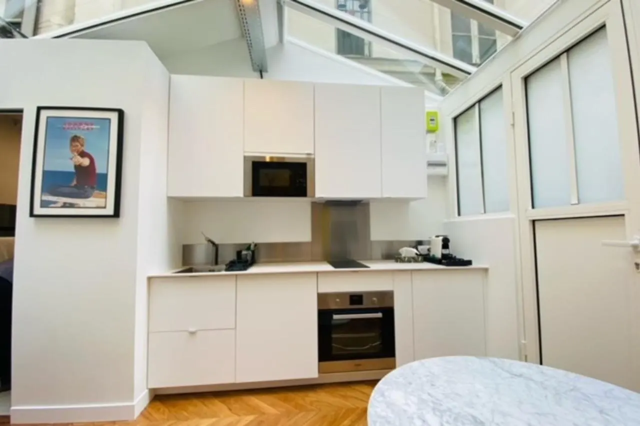 Warm 18M Ideal For Couple In Paris France